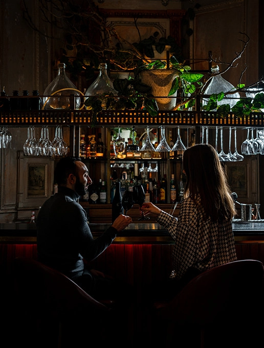 Couple on a blind date at the bar of the Dans le Noir ? restaurant